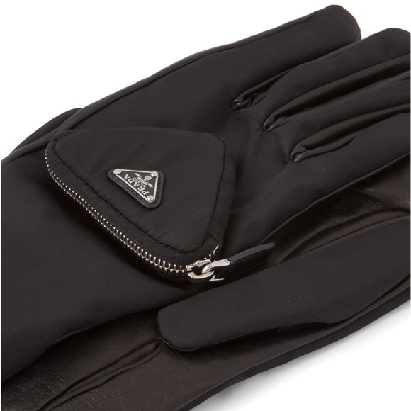 ** SOLD ** PRADA Black Pouch Detail Leather Gloves - Picture 2 of 3